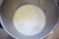 название картинки Густой крем из сметаны для торта