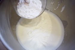 название картинки Густой крем из сметаны для торта