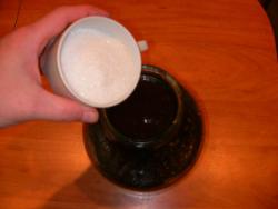 название картинки Домашний квас из ржаного черного хлеба