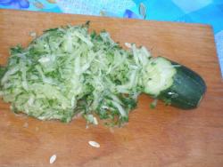 Холодный суп из кефира и огурцов с зеленью для похудения - шаг 2 Холодный суп из кефира и огурцов с зеленью для похудения - шаг 2