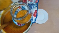 Икра из кабачков с томатной пастой и морковкой