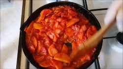 Икра из кабачков с томатной пастой и морковкой