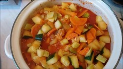 Икра из кабачков с томатной пастой и морковкой