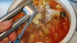 Икра из кабачков с томатной пастой и морковкой