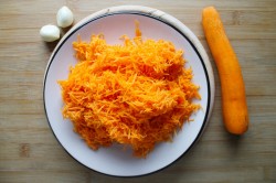 название картинки Икра из моркови с томатной пастой