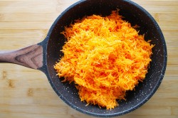 название картинки Икра из моркови с томатной пастой