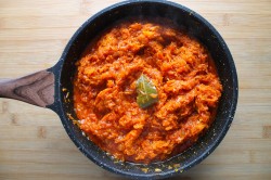 название картинки Икра из моркови с томатной пастой