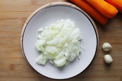 название картинки Икра из моркови с томатной пастой