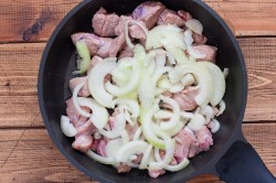 название картинки Индейка на сковороде