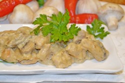 название картинки Индейка с грибами в сливочном соусе