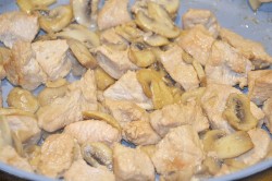 название картинки Индейка с грибами в сливочном соусе