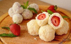 Йогуртовые трюфели с клубникой и белым шоколадом - шаг 11 Йогуртовые трюфели с клубникой и белым шоколадом - шаг 11