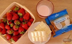Йогуртовые трюфели с клубникой и белым шоколадом - шаг 1 Йогуртовые трюфели с клубникой и белым шоколадом - шаг 1