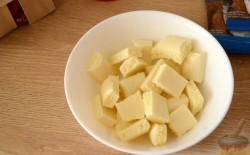 Йогуртовые трюфели с клубникой и белым шоколадом - шаг 2 Йогуртовые трюфели с клубникой и белым шоколадом - шаг 2