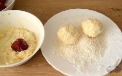 Йогуртовые трюфели с клубникой и белым шоколадом - шаг 9 Йогуртовые трюфели с клубникой и белым шоколадом - шаг 9