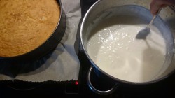 Бисквитно йогуртовый торт с фруктами