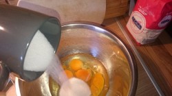 Бисквитно йогуртовый торт с фруктами