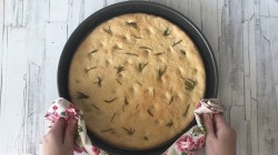 Итальянская лепешка фокачча - шаг 9