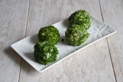 название картинки Изумрудные шарики с селедкой закуска