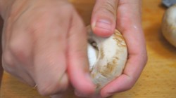 Жареные шампиньоны с приправой магги