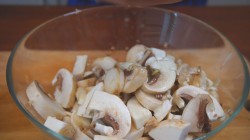 Жареные шампиньоны с приправой магги