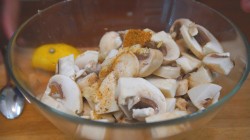 Жареные шампиньоны с приправой магги