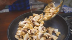 Жареные шампиньоны с приправой магги