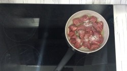 Жареная говядина на сковороде - шаг 5