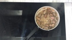 Жареная говядина на сковороде - шаг 6