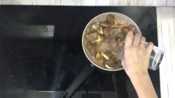 Жареная говядина на сковороде - шаг 8