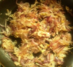 Жареная капуста с куриной печенью