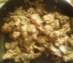 Жареная капуста с куриной печенью