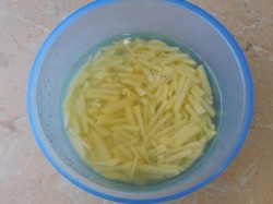 название картинки Жареная картошка с луком на сковороде