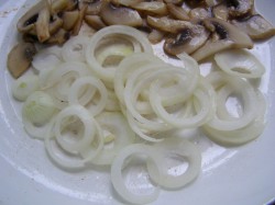 Жареная картошка с шампиньонами и луком