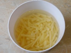 Жареная картошка с шампиньонами на сковороде