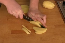 название картинки Жареная картошка с вешенками на сковороде