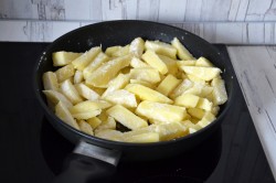 название картинки Жареная картошка с золотистой корочкой