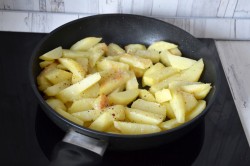 название картинки Жареная картошка с золотистой корочкой