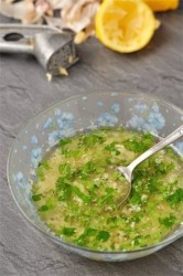 Жареная курица в духовке в чесночном соусе и пенне