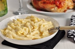 Жареная курица в духовке в чесночном соусе и пенне