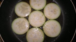 название картинки Жареные кабачки кружочками с укропом и чесноком