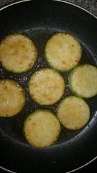 название картинки Жареные кабачки кружочками с укропом и чесноком