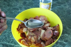 Жареное маринованное мясо на сковороде