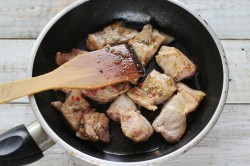 название картинки Жареное мясо на сковороде