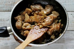 название картинки Жареное мясо на сковороде