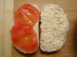 Жареные бутерброды с помидорами и сыром