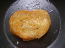 Жареные бутерброды с помидорами и сыром