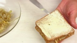 Жареные бутерброды с сыром и луком - шаг 6 Жареные бутерброды с сыром и луком - шаг 6