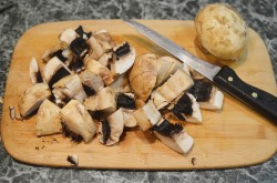 Жареные грибы шампиньоны с чесноком