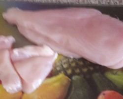 Жареные куриные грудки в кляре из муки и яйца со специями